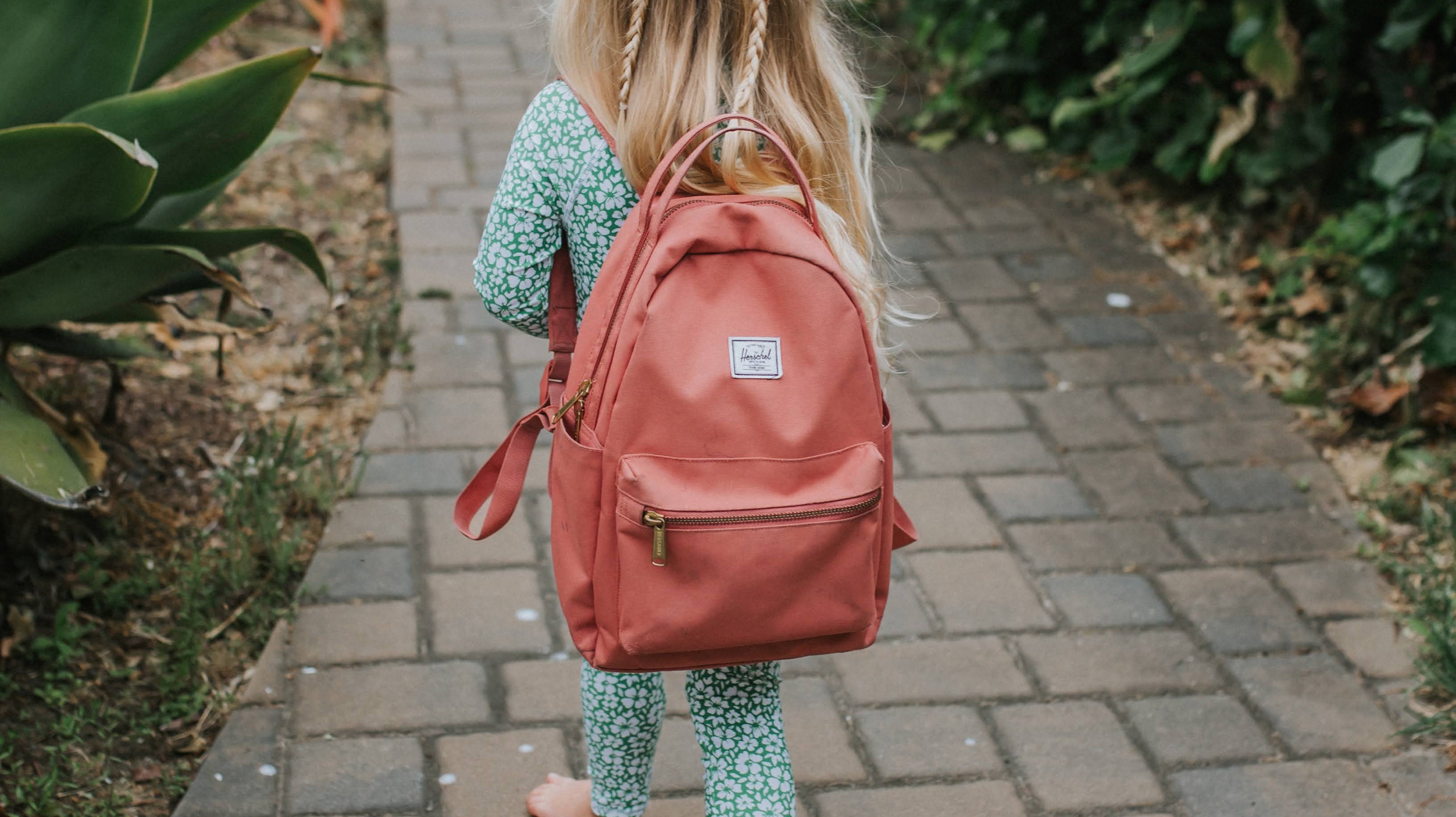 What to Pack in Your Beach Bag: Mom Edition